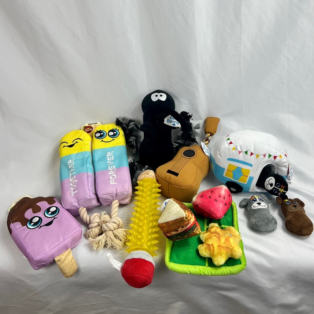 NWT 7 pack of super cute dog toy including squeaky, crinkle, and ropes